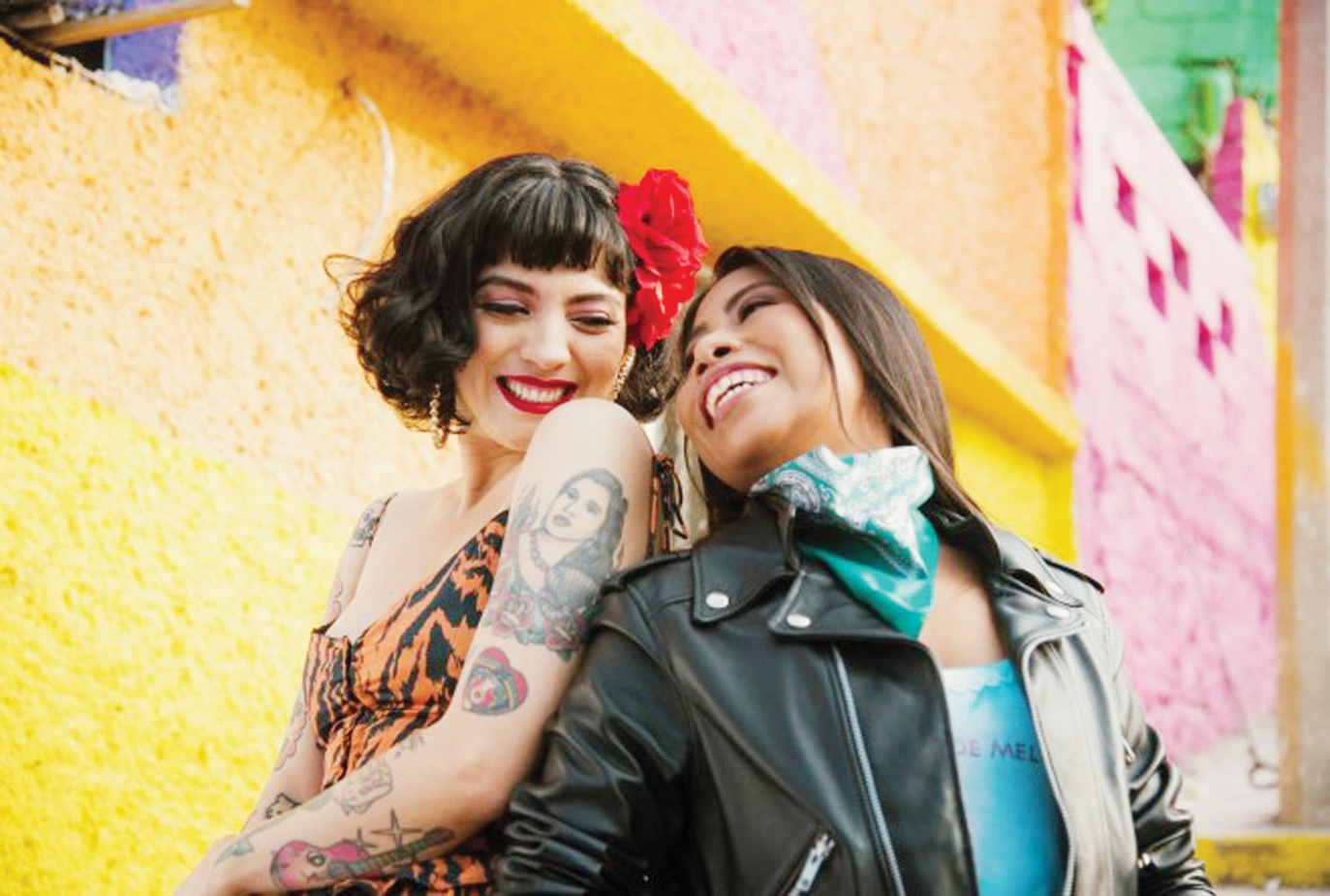 Mon Laferte lanza tema de protesta por lo que pasa en su país
