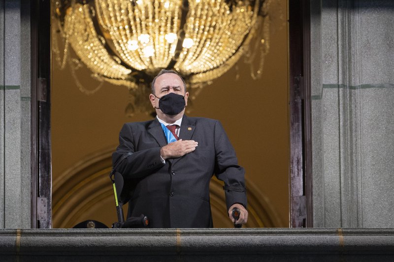 Guatemala: Presidente confirma que dio positivo a COVID-19