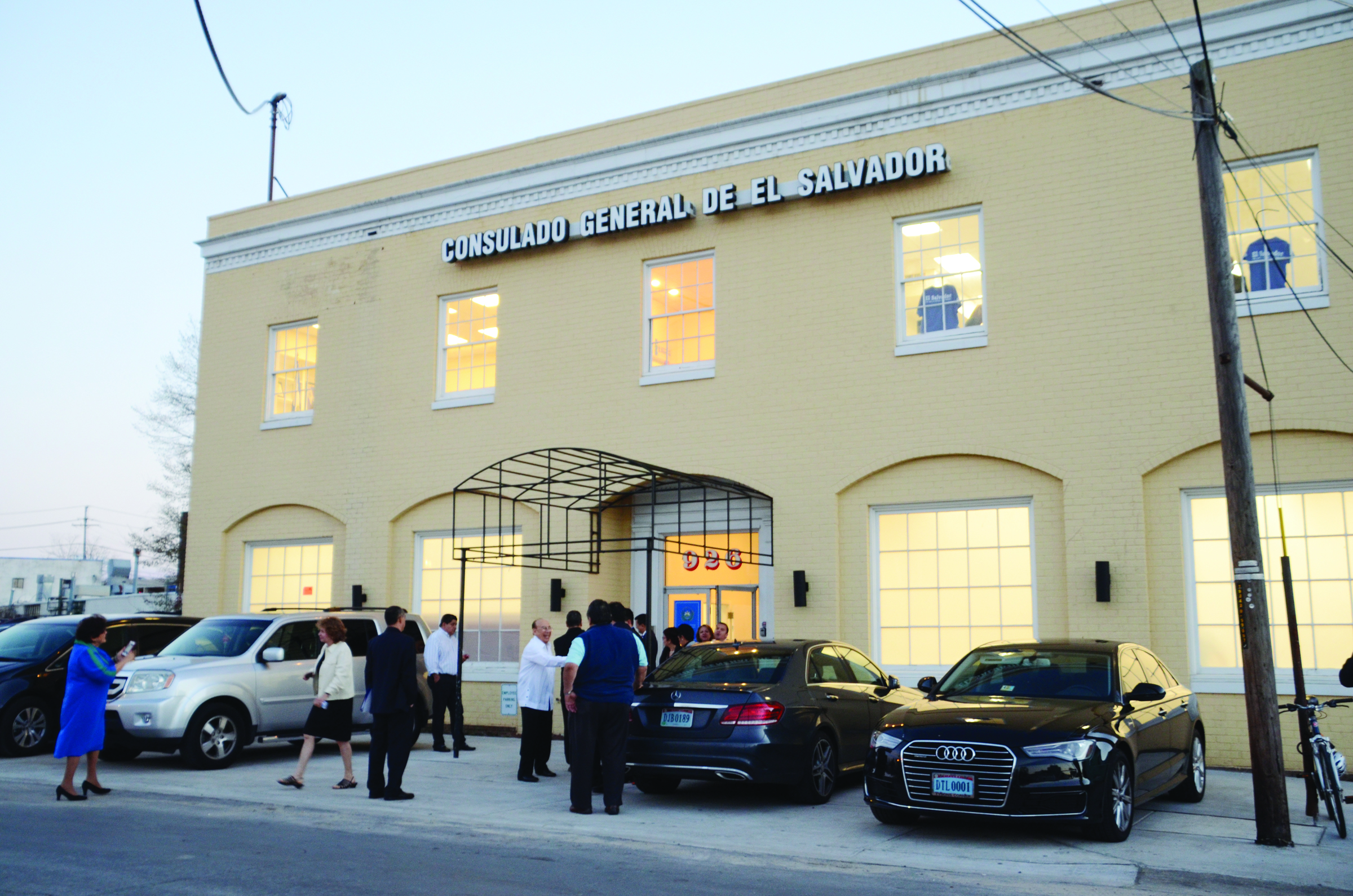 Reabren consulados de El Salvador en el DMV