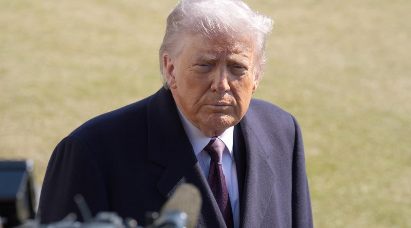 Sacerdote católico que criticó la represión migratoria de Trump