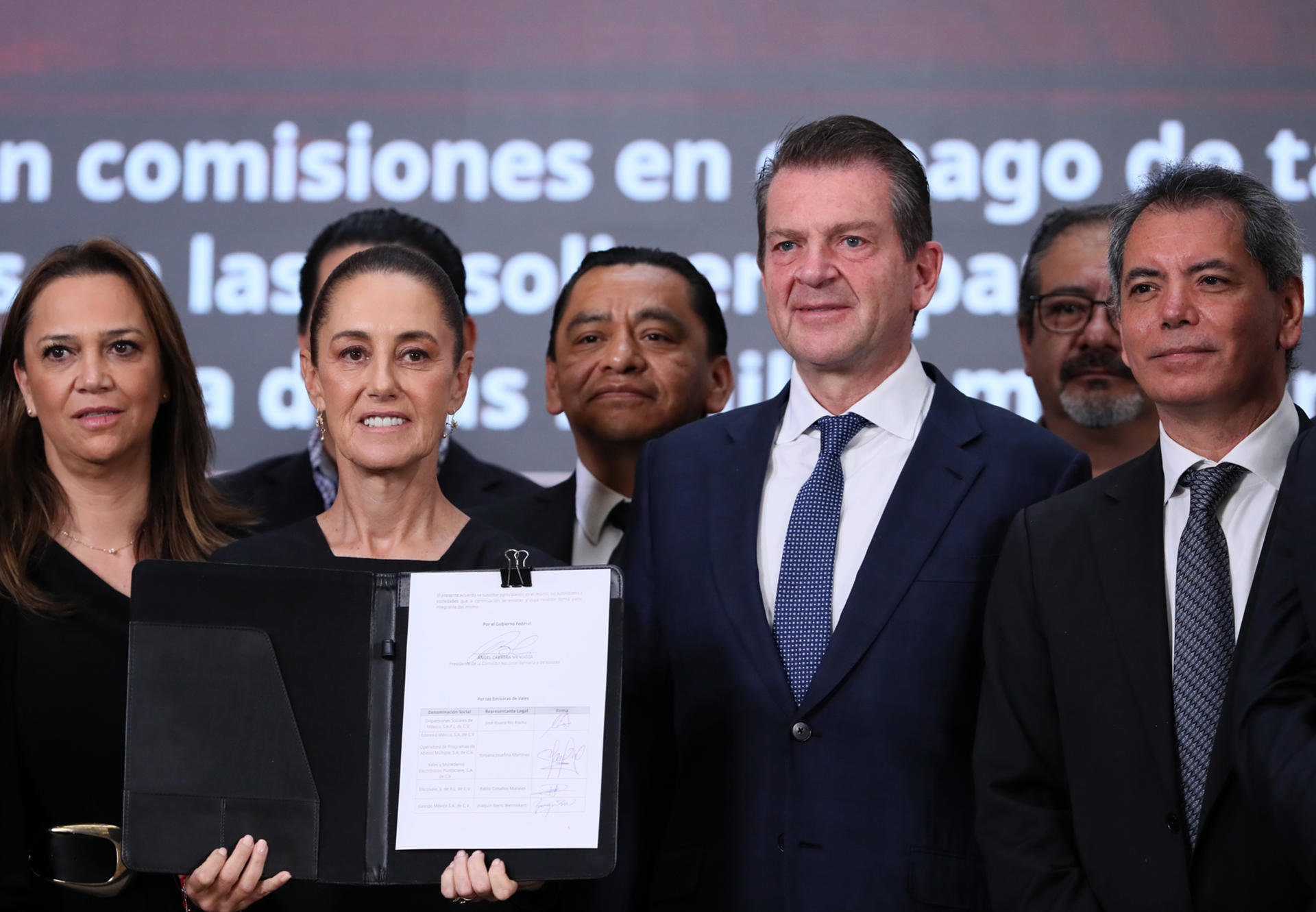 México reduce comisiones bancarias en gasolineras