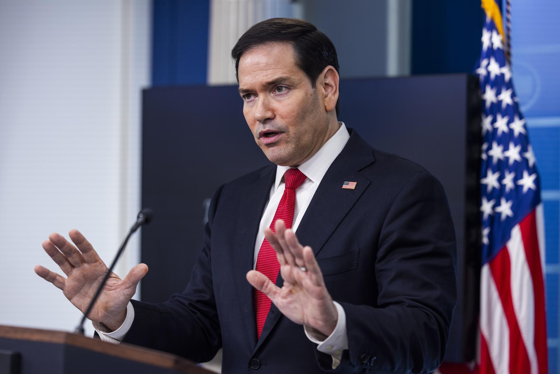 Marco Rubio viaja a la reunión de la OTAN "muy molesto"