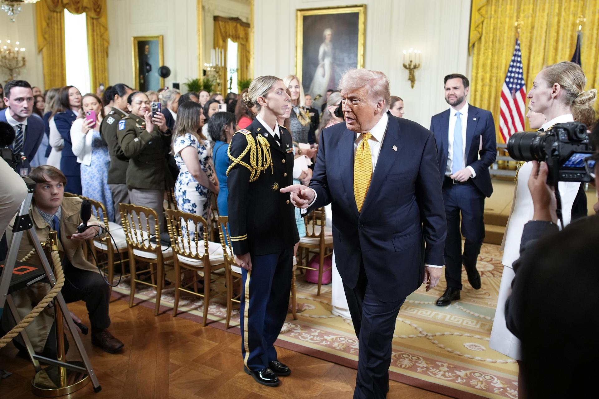 Trump dice que en Venezuela bailan "en las calles"