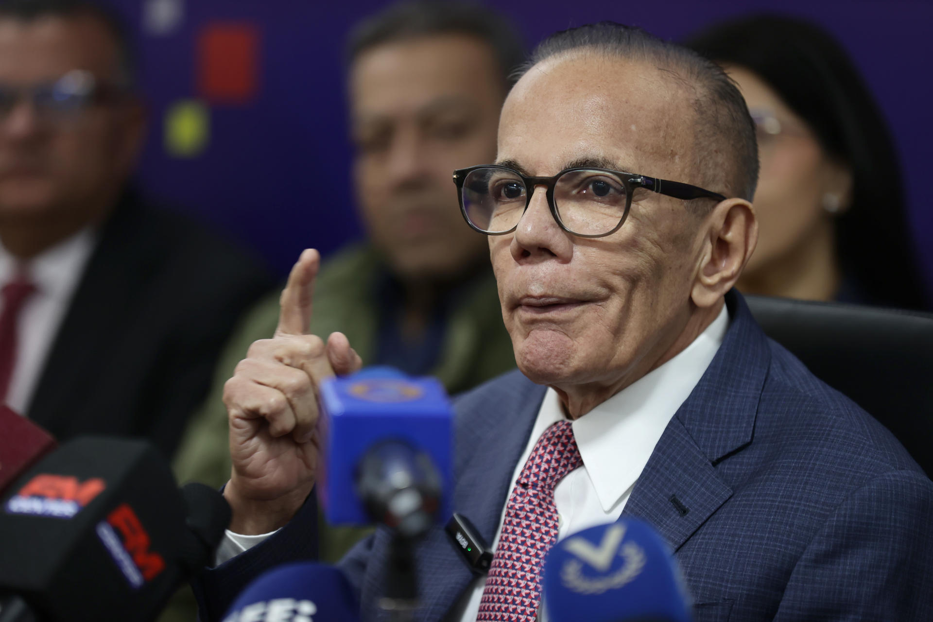 Opositor Rosales pide celebración de elecciones en Venezuela