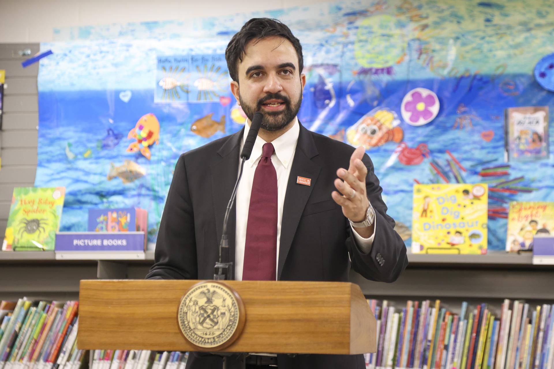 Nueva York adopta medidas para fortalecer la protección de los inmigrantes,