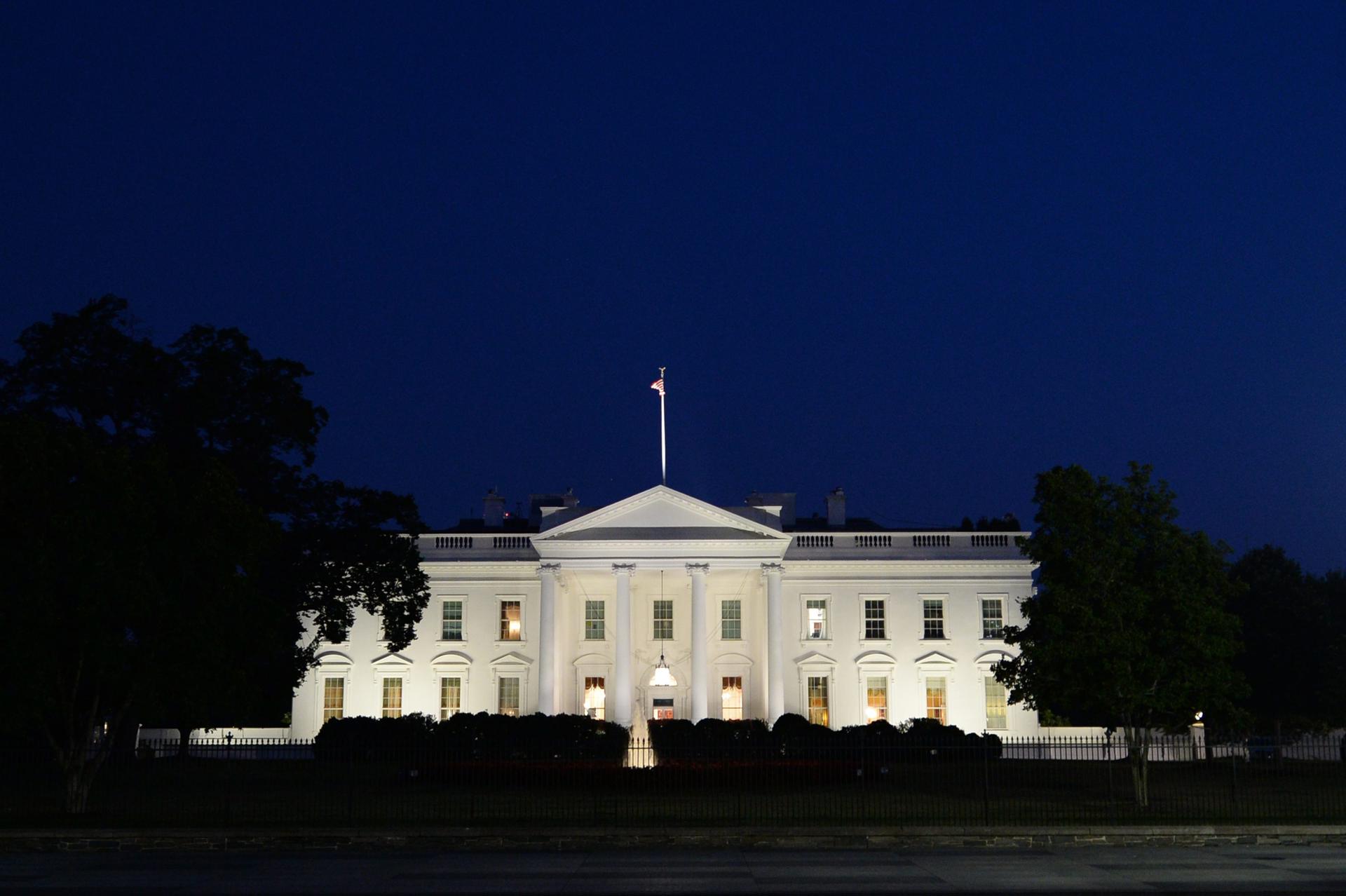 Trump aprovecha el tiroteo frente a la Casa Blanca