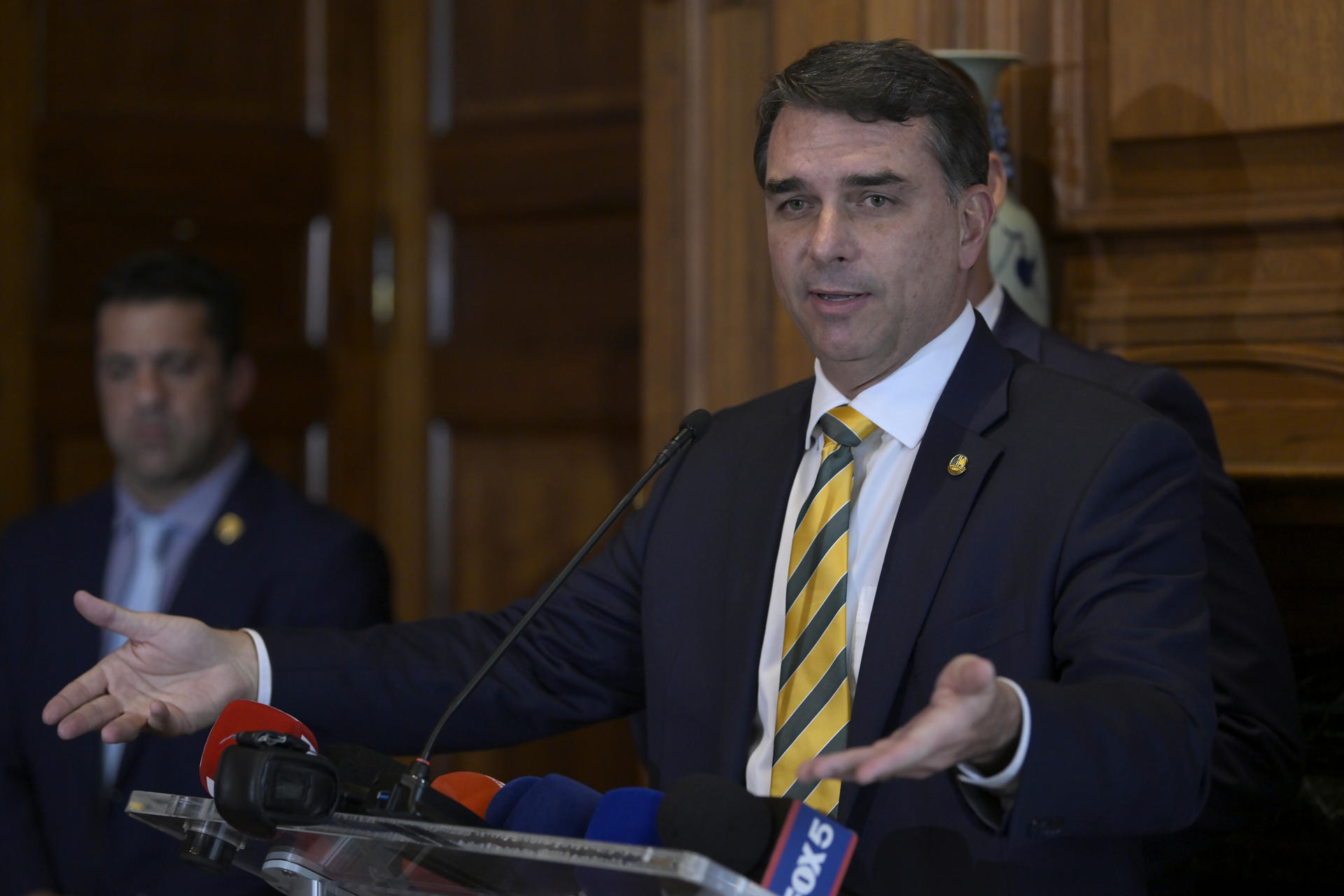 Flávio Bolsonaro reivindica con Rubio